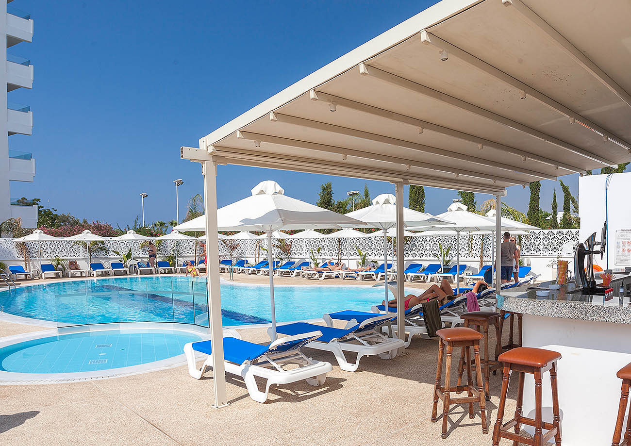 Gaia Sun n Blue Hotel Pool Bar